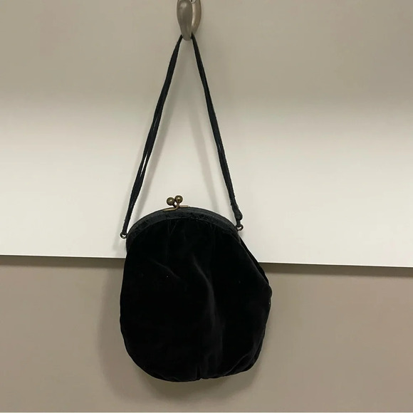 Vintage Clasp Opening Black Velvet  Purse - Picture 3 of 4